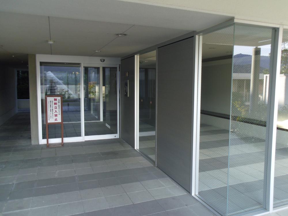 Entrance. (October 2013) Shooting