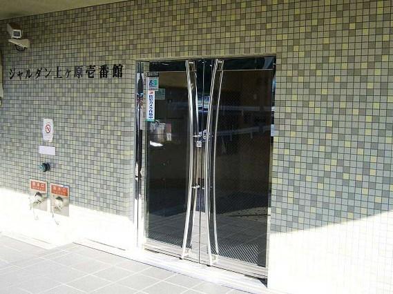 Entrance. Common areas