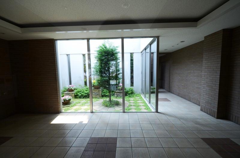 Entrance. Common areas