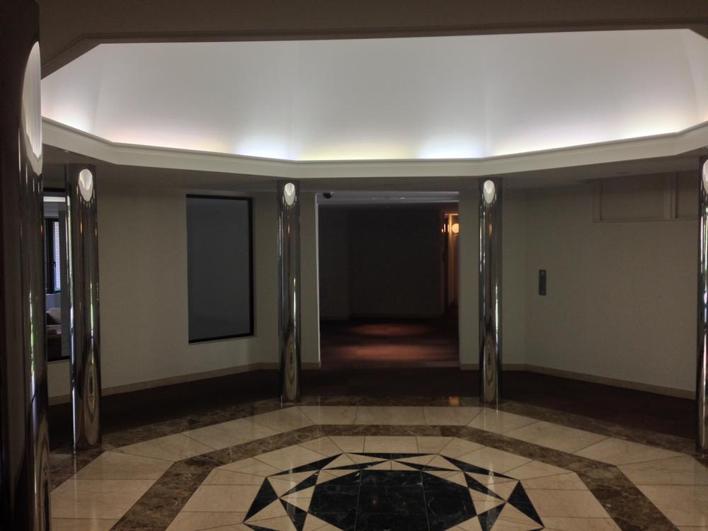 Entrance. Common areas