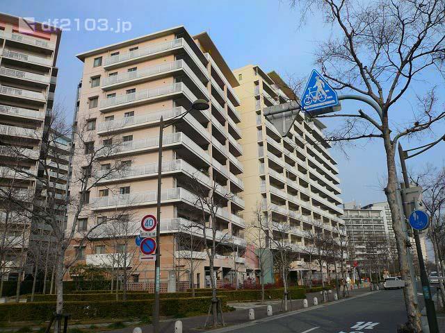 Local appearance photo. Local (August 2012) shooting It is a large apartment of the total number of units 437 units of the gang.