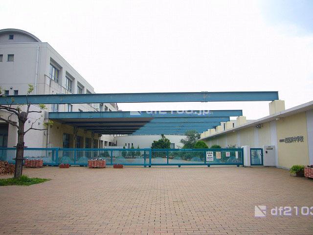 Junior high school. 518m to Nishinomiya Municipal Nishinomiyahama junior high school