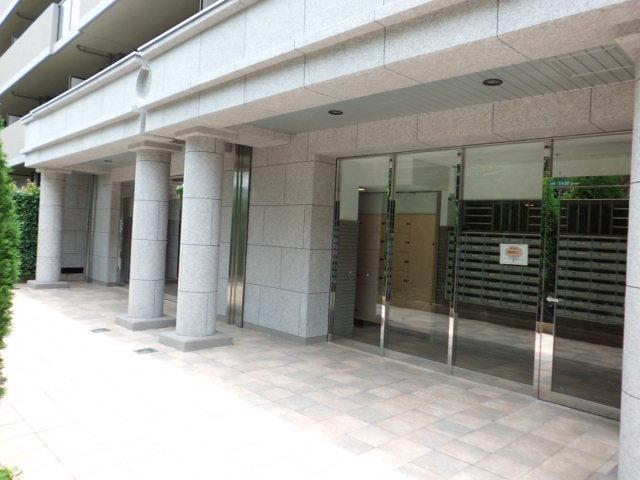 Entrance. Common areas
