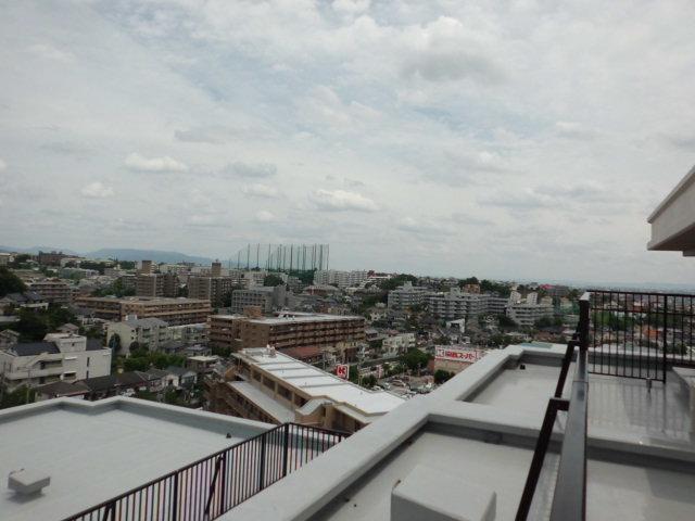 View photos from the dwelling unit. View from the rooftop terrace (July 2013) Shooting