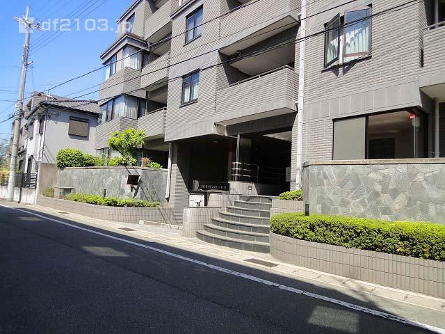 Local appearance photo. It is a 7-minute walk from JR Koshienguchi!