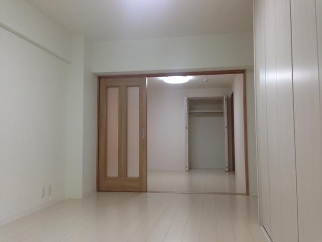 Non-living room. Two between the continuance of Western-style