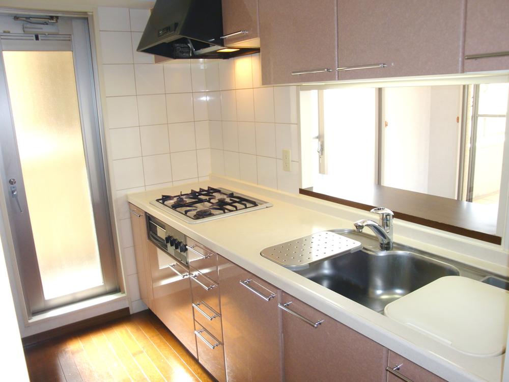 Kitchen. Indoor (10 May 2013) Shooting