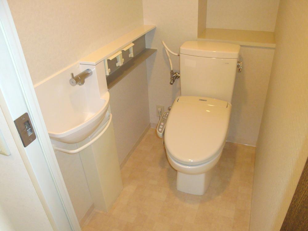 Toilet. Indoor (10 May 2013) Shooting