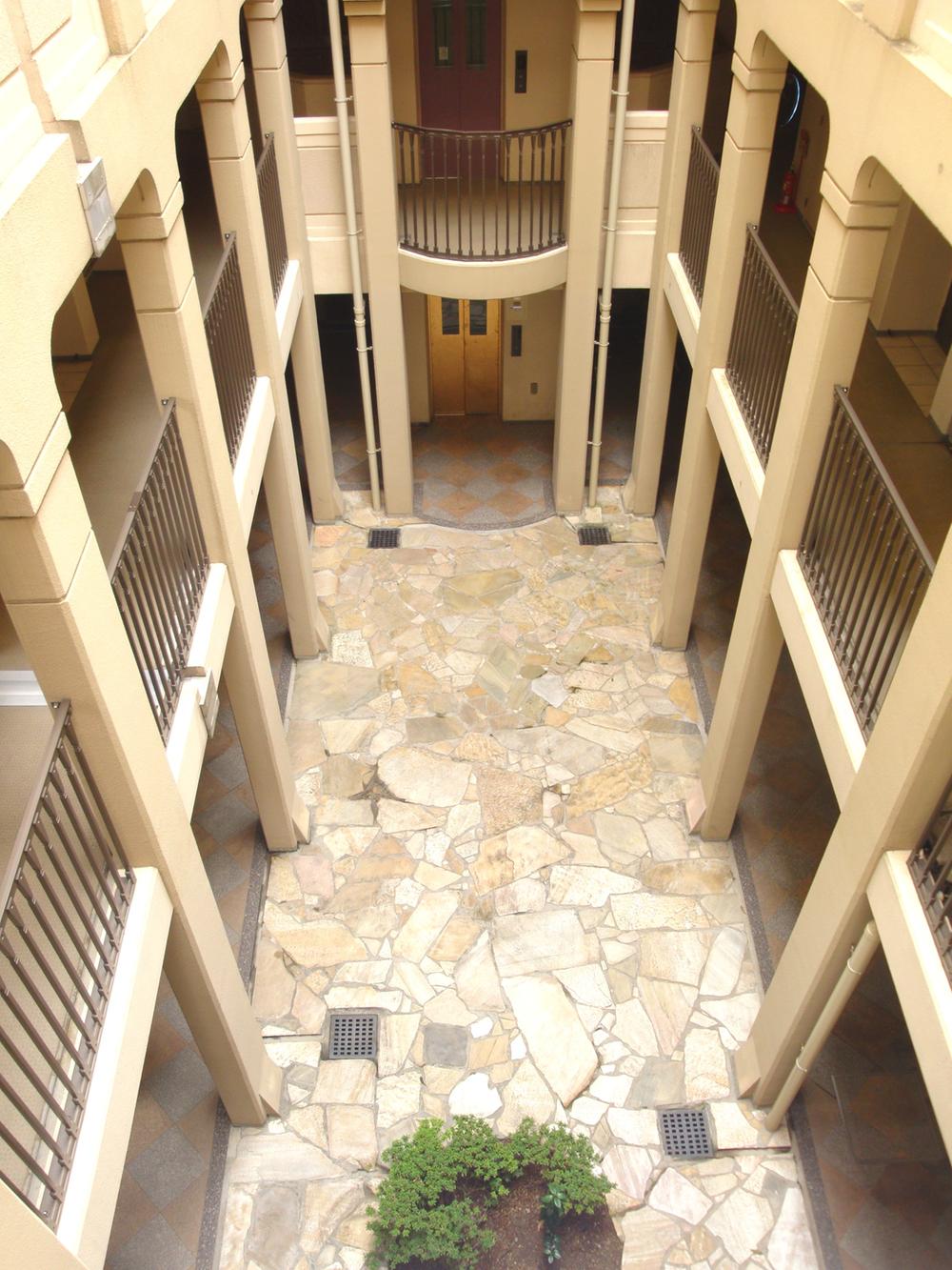 Other common areas. Courtyard of bright apartment of blow