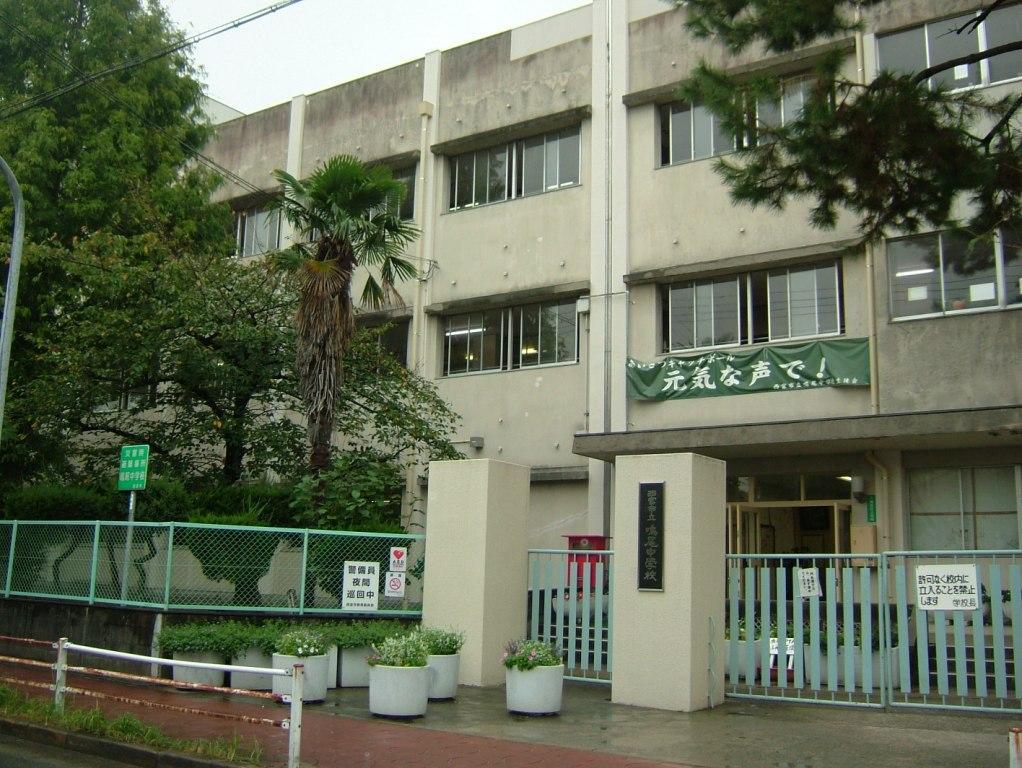 Junior high school. Nishinomiya Municipal Naruo 1026m until junior high school (junior high school)