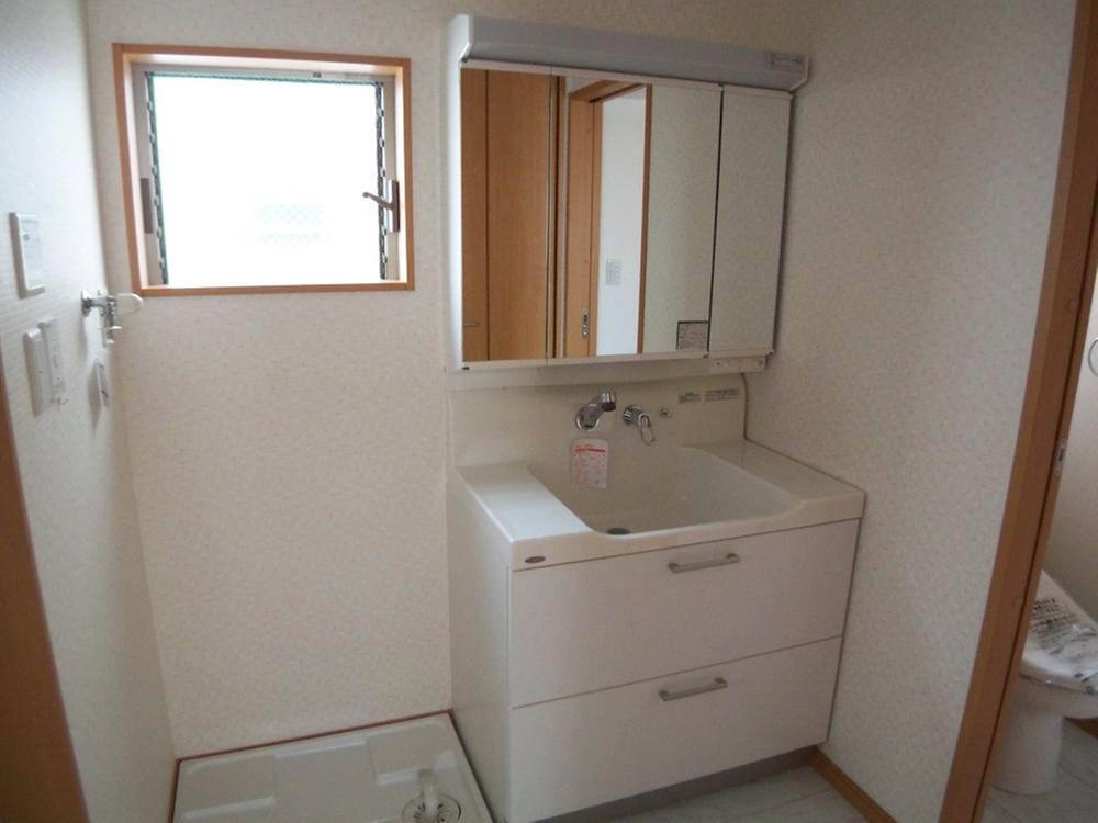 Wash basin, toilet