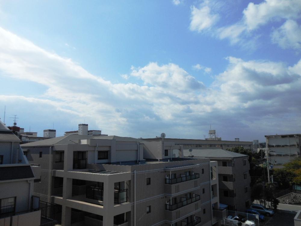 View photos from the dwelling unit. Southwest direction of the view from the dwelling unit (October 2013) Shooting
