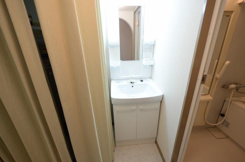 Wash basin, toilet. Indoor (September 2013) Shooting