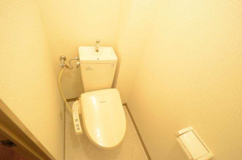 Toilet. Indoor (September 2013) Shooting