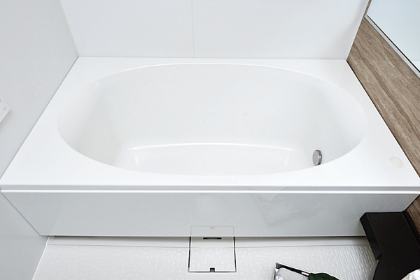 Bathing-wash room.  [Oval bathtub] Design and functionality oval tub with an emphasis on has been adopted. It is a form that you can relax and relax (same specifications)