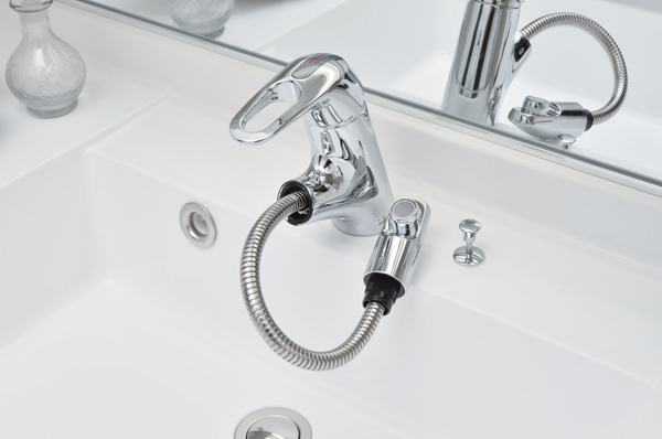 Bathing-wash room.  [Single lever mixing faucet] A simple single lever type of hot water adjustment. Water wings is not anxious in the foam discharged water containing a foam. Spout You can use pulled out (same specifications)