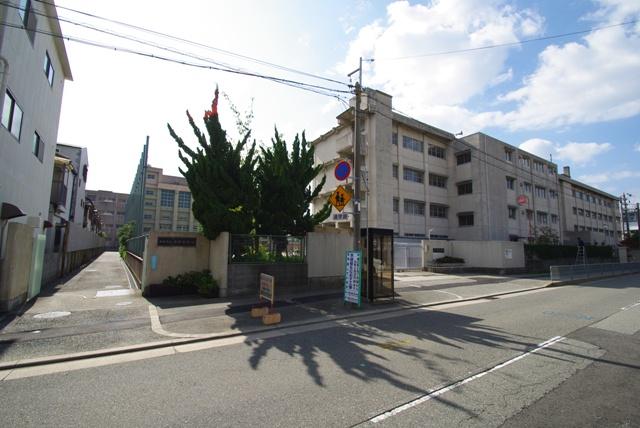 Primary school. Fukatsu Elementary School ・ Fukatsu is a 3-minute walk from the junior high school. It is safe in the school road with a sidewalk to the school.