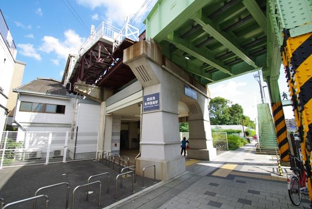 station. It is a 5-minute walk to Hankyu "Hanshinkokudo" station.