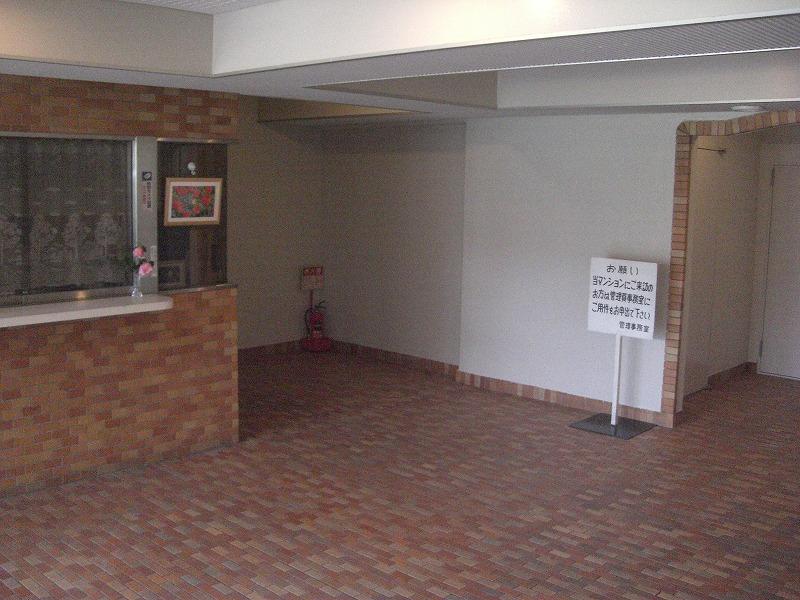 Entrance. Common areas