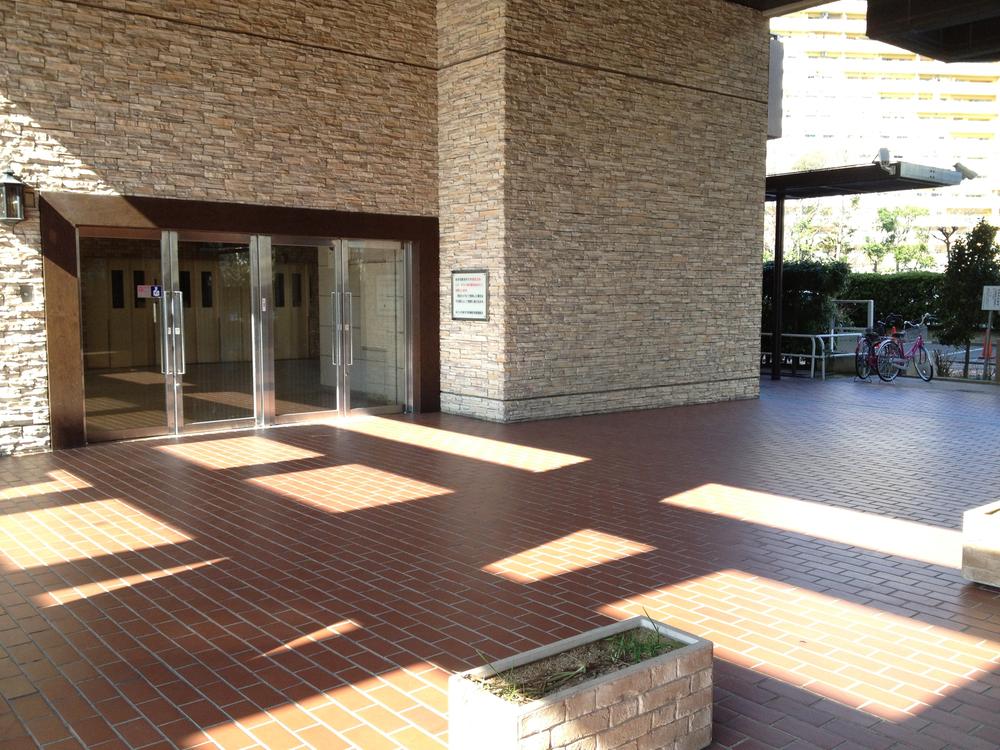 Entrance. Common areas