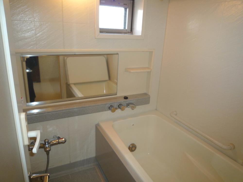 Bathroom. Indoor (10 May 2013) Shooting