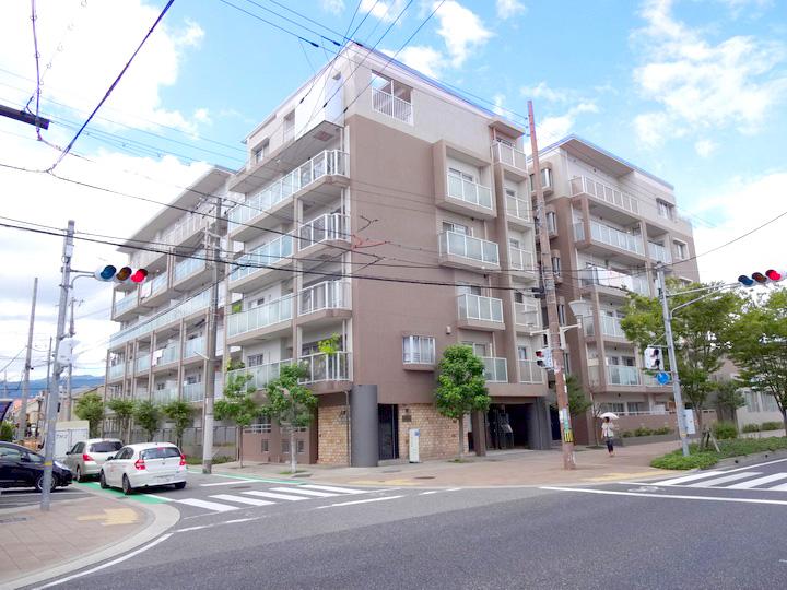 Local appearance photo. Local (September 2013) Shooting Located in the northeast side of the Hankyu Nishinomiya-Kitaguchi Station.