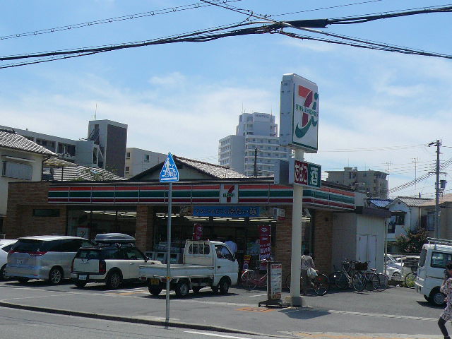 Convenience store. 446m to Seven-Eleven Koshien'urakaze Machiten (convenience store)