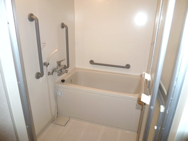 Bath. Add-fired function (high temperature Sayu), Bathroom with handrails