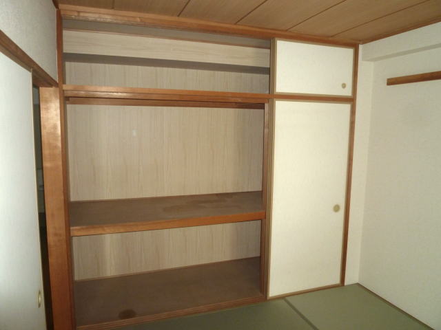 Receipt. Japanese-style closet (with upper closet)