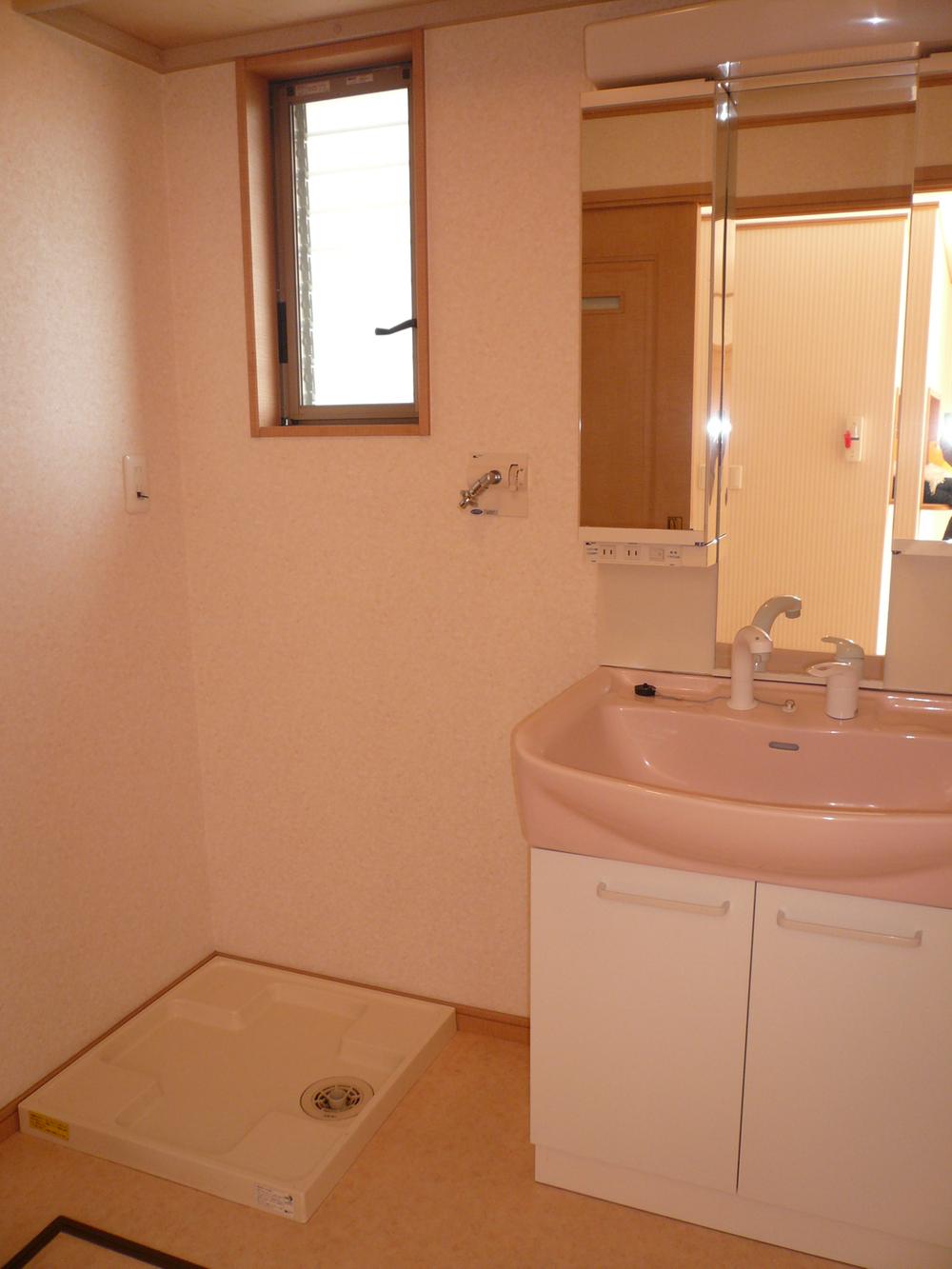 Wash basin, toilet. Second floor Washroom