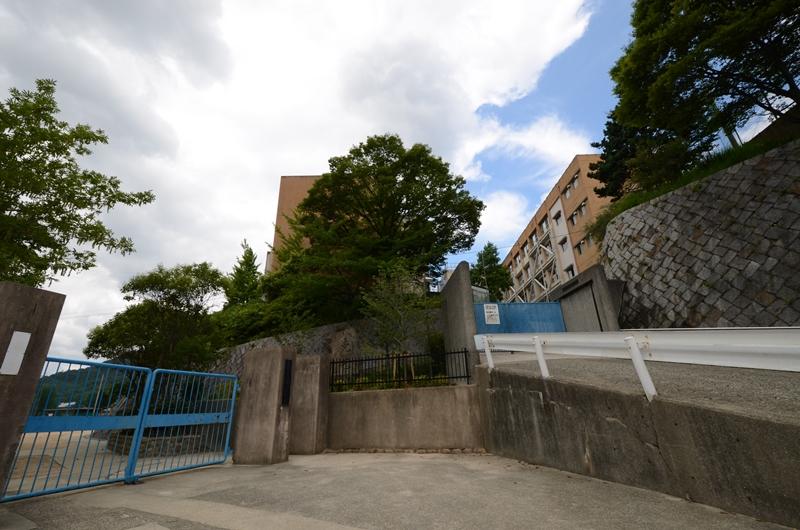 Junior high school. 747m to Nishinomiya Municipal pleasure and pain Garden Junior High School