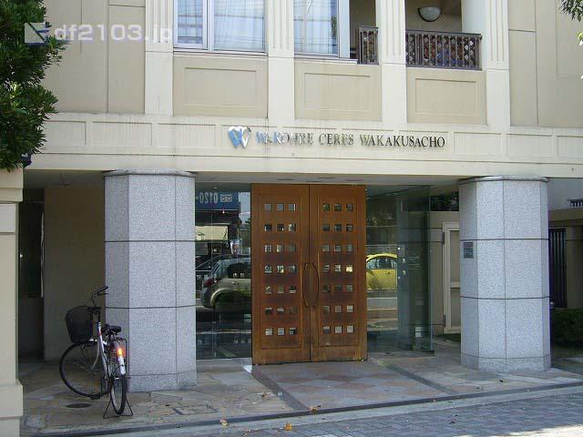 Entrance. July 2000 is built! The entrance back I there is also a courtyard