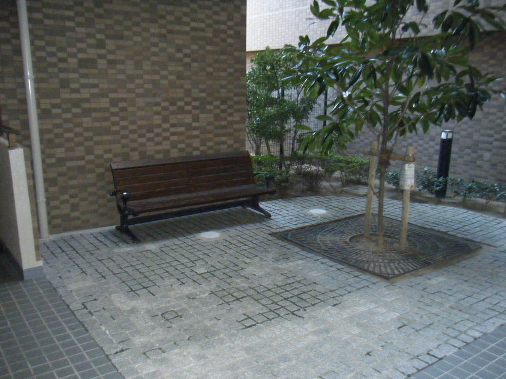 Other common areas. Courtyard in the entrance