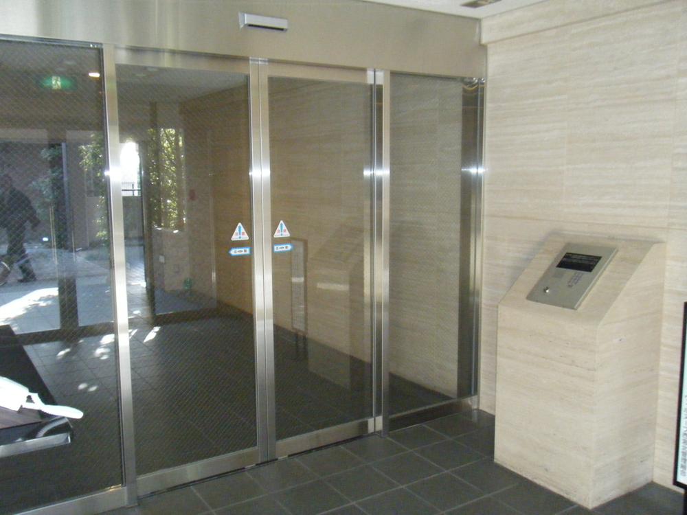 Entrance. auto lock