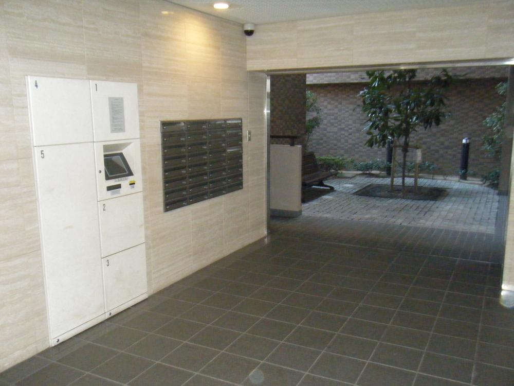 Entrance. Entrance approach