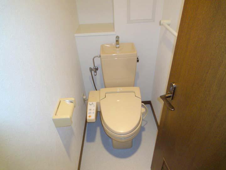 Toilet. Indoor (June 2013) Shooting Of course it comes with a bidet function