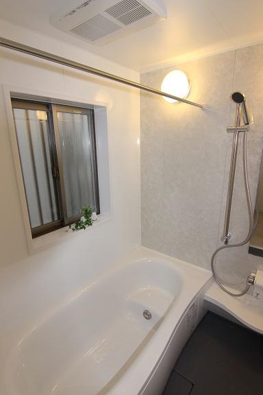 Bathroom. ◆ Bathroom (16 Building) ◆