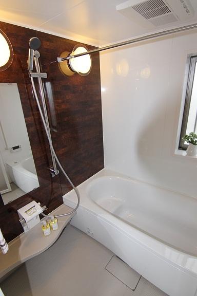 Bathroom. ◆ Bathroom (9 Building) ◆ Out it is a safe and secure to the bathtub in with a bathtub in the step! Sitz bath also enjoy. With bathroom heating ventilation dryer, Also prevent rapid temperature changes!