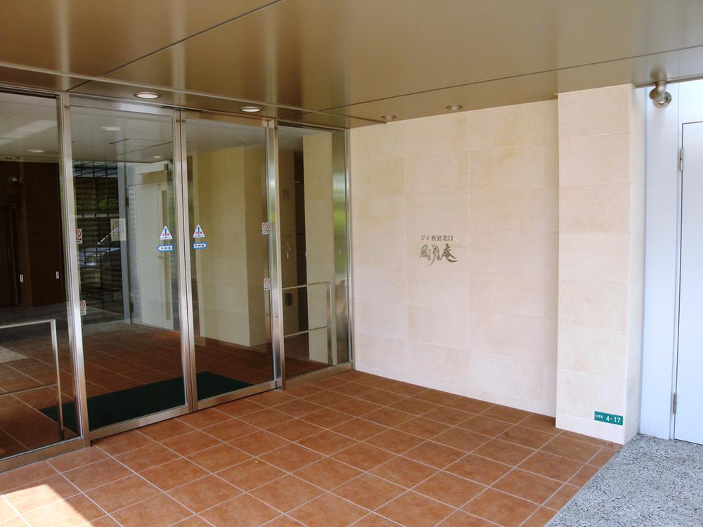 Entrance. Common areas