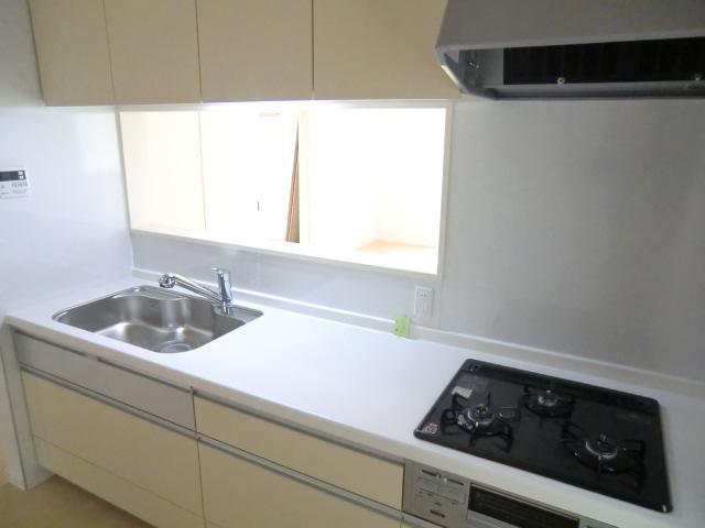 Kitchen. Local photo (kitchen) Quiet sink ・ Water filter ・ Artificial marble top plate. 