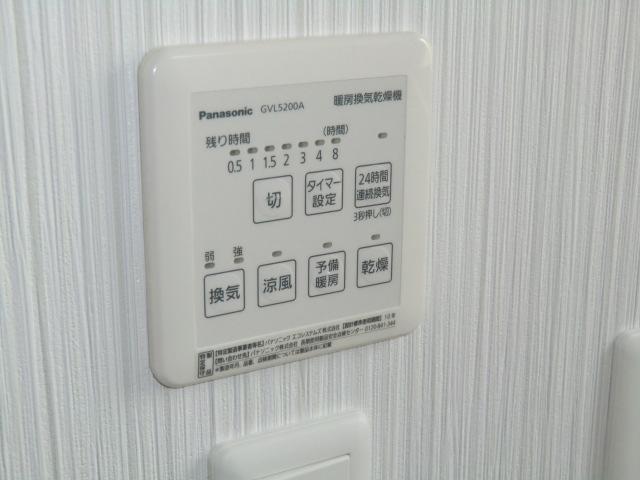 Cooling and heating ・ Air conditioning. Local photo (bathroom heating dryer remote control)