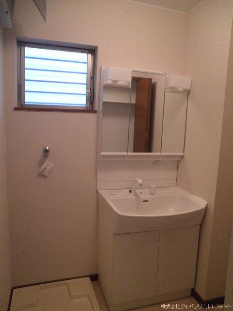 Wash basin, toilet