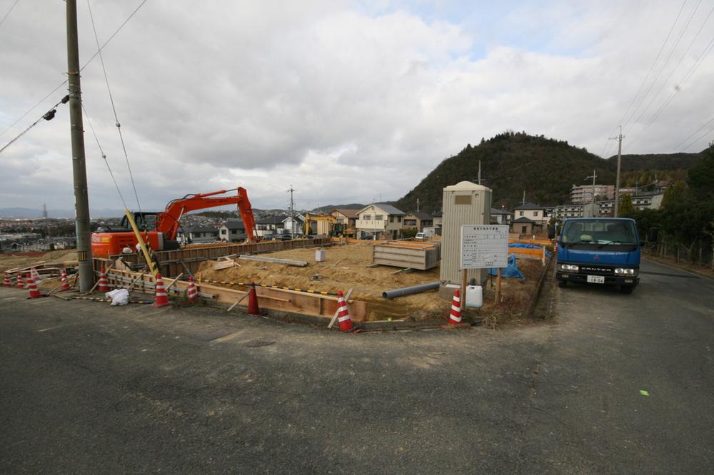 Local land photo. Local (12 May 2013) shooting strong retaining wall will continue to be more and more