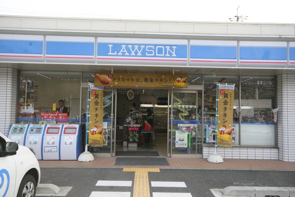 Convenience store. 500m to Lawson Kamiyamaguchi shop