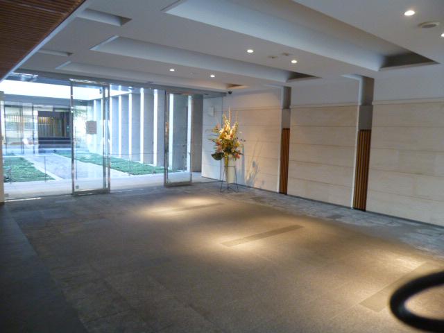 Entrance. Common areas