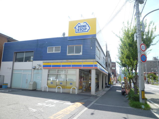 Convenience store. MINISTOP Nishinomiya Nakamaeda the town store (convenience store) up to 85m