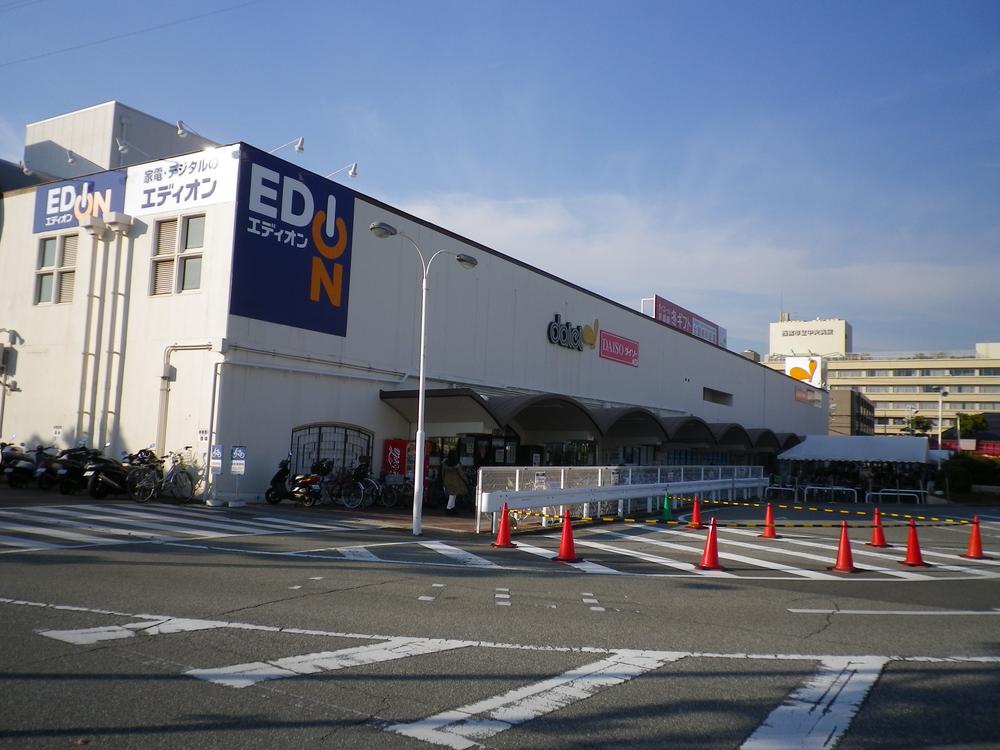 Shopping centre. Daiei Nishinomiya: EDION