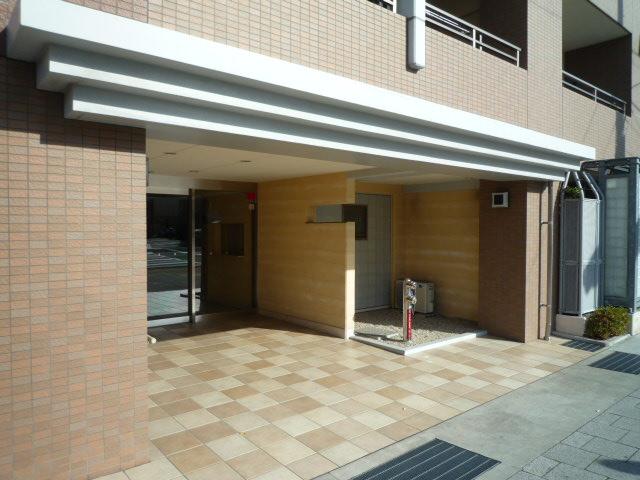 Entrance. Common areas