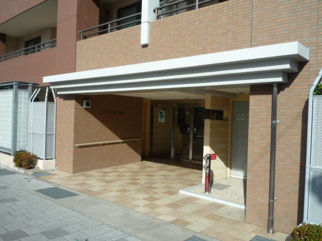Entrance. Common areas