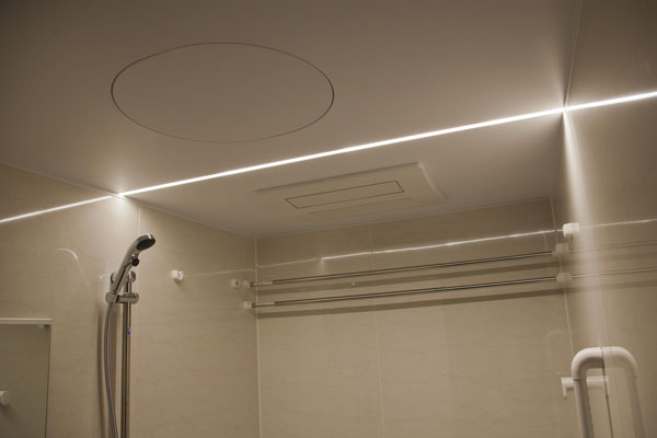 Bathing-wash room.  [Flat line LED lighting] It adopts the LED of long life. The single optical line running in a horizontal direction, Unevenness is beautifully illuminate flat design the less space (same specifications)